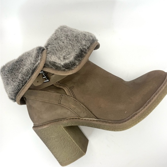 Women’s Size 8.5 Taupe Leather Block Heel Ankle Boots Buckle Strap - Picture 10 of 13